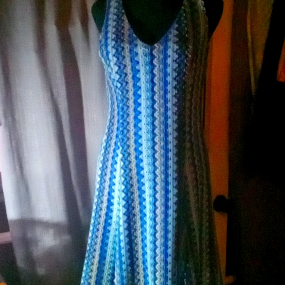 Sleeveless knitted dress